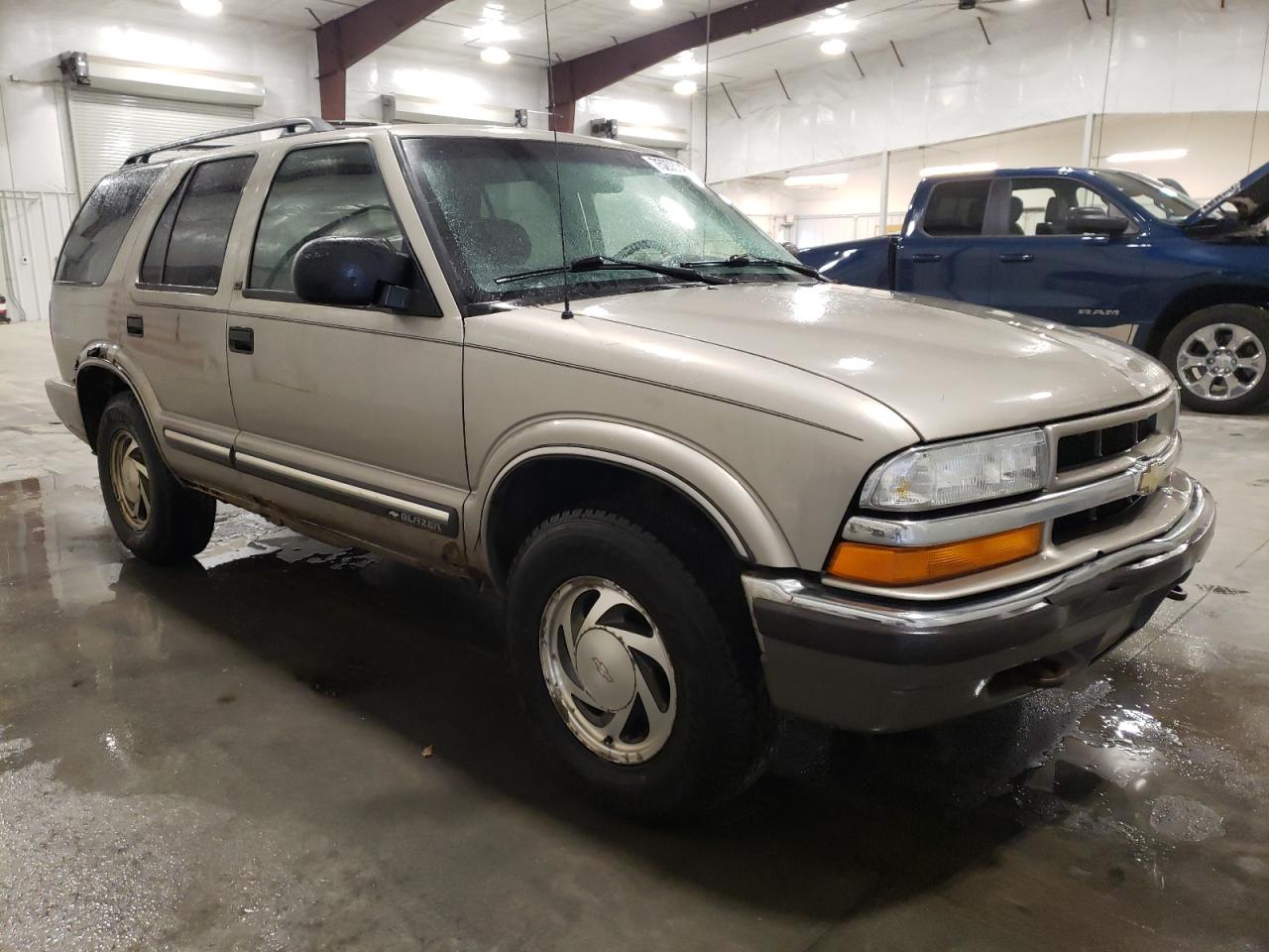 1GNDT13W71K209778 2001 Chevrolet Blazer