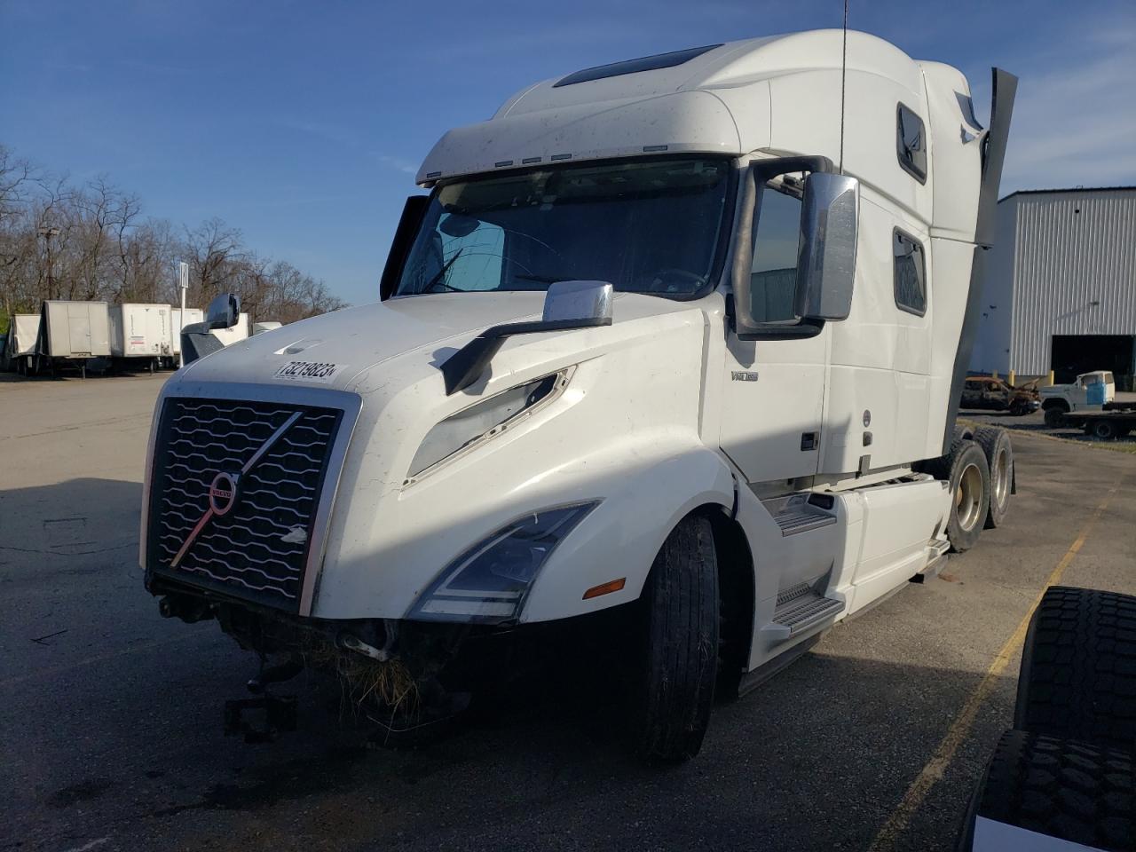 Lot #3024949404 2020 VOLVO VN VNL