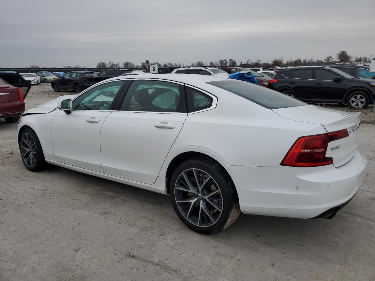 LVY982MK5JP025341 2018 Volvo S90 T5 Momentum