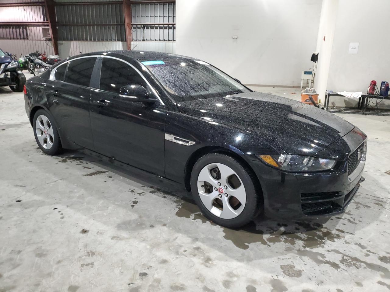 2018 Jaguar Xe vin: SAJAR4FX7JCP37073