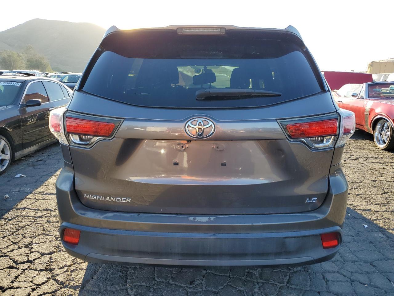 2014 Toyota Highlander Le vin: 5TDZARFH1ES006383