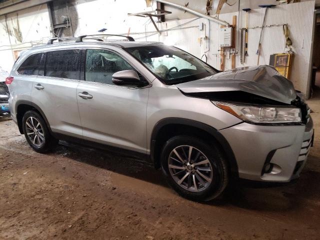 VIN 5TDJZRFH4KS712197 2019 Toyota Highlander, SE no.4