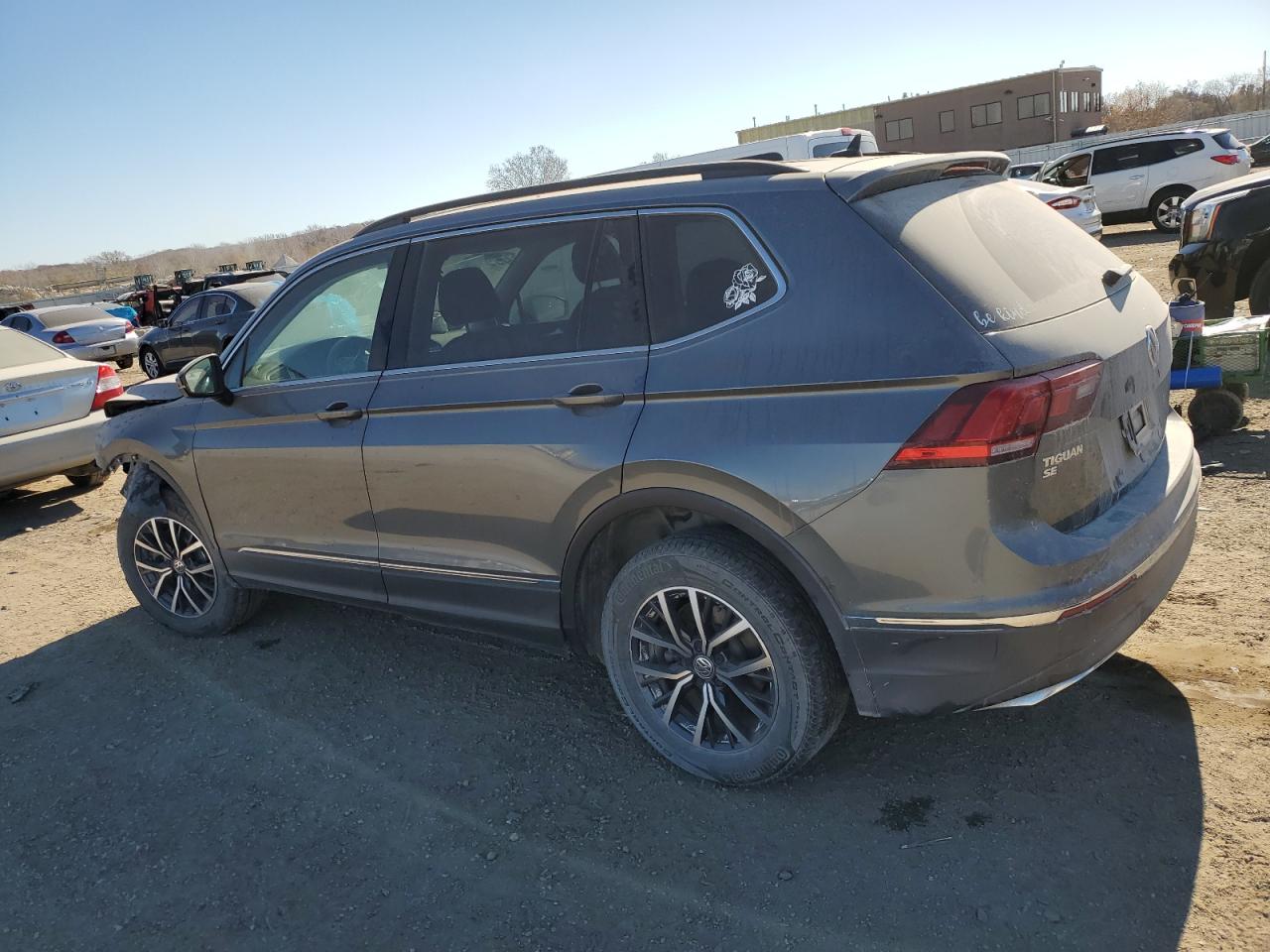 2020 Volkswagen Tiguan Se vin: 3VV2B7AX2LM097695