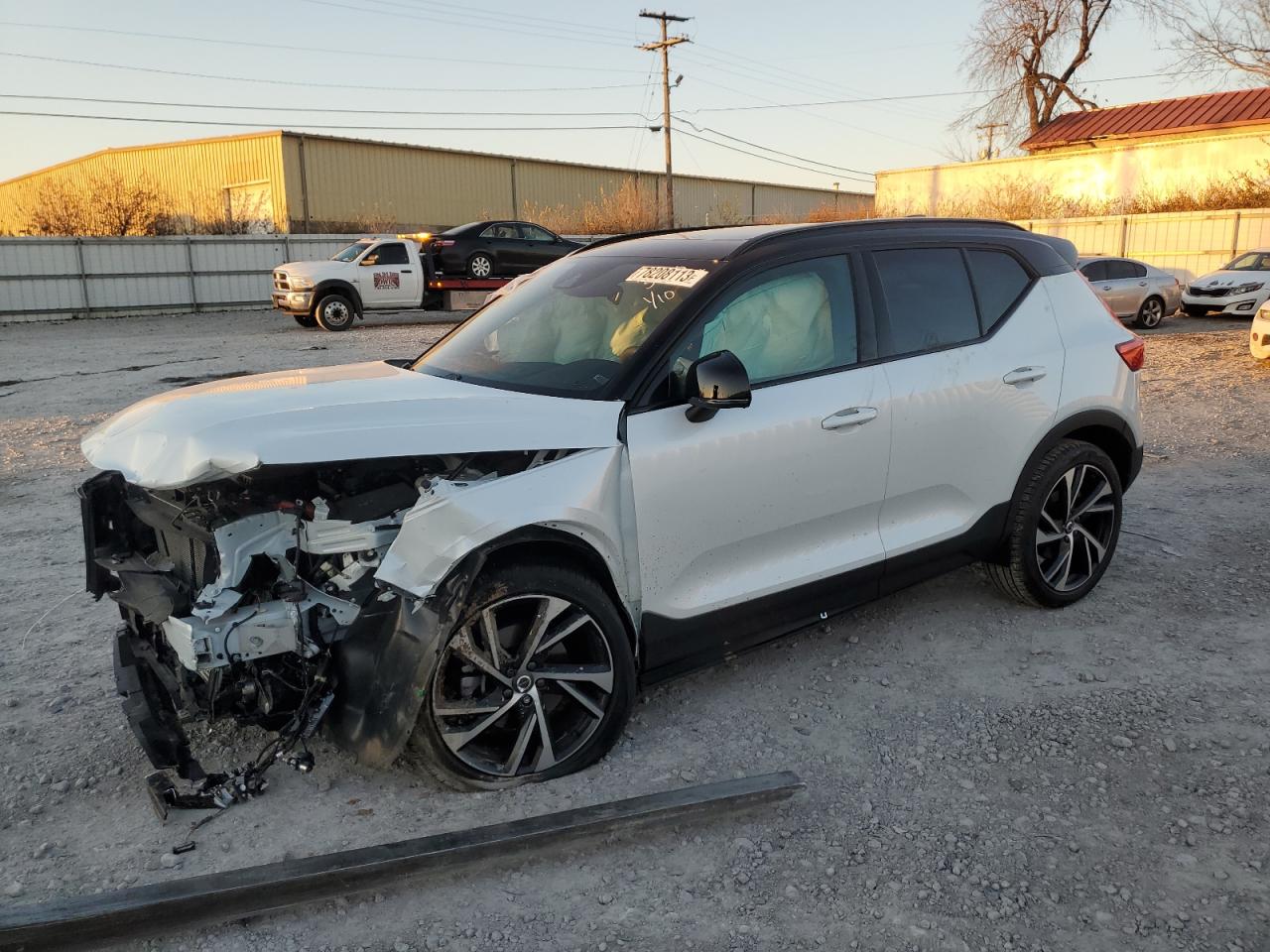 Lot #2339232197 2022 VOLVO XC40 T5 R-