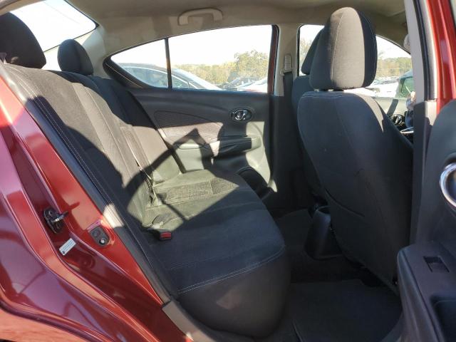  NISSAN VERSA 2017 Червоний