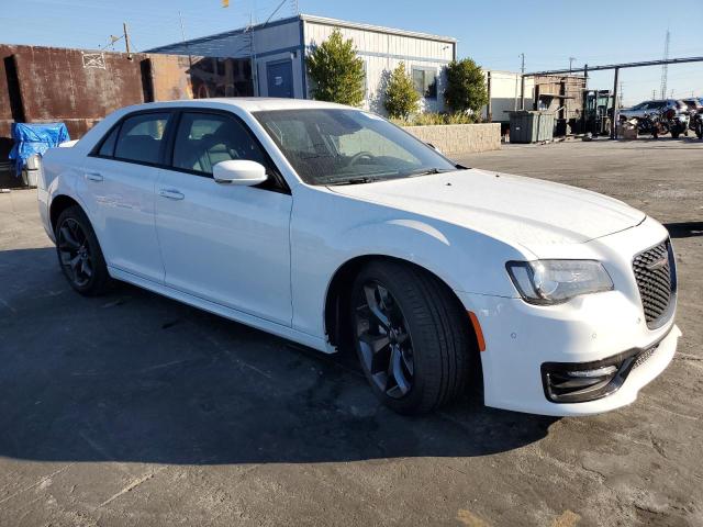 2C3CCABT0PH552299 Chrysler 300 S 4