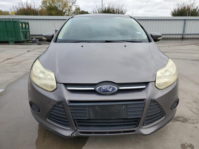 1FADP3F2XEL137949 Ford FOCUS SE