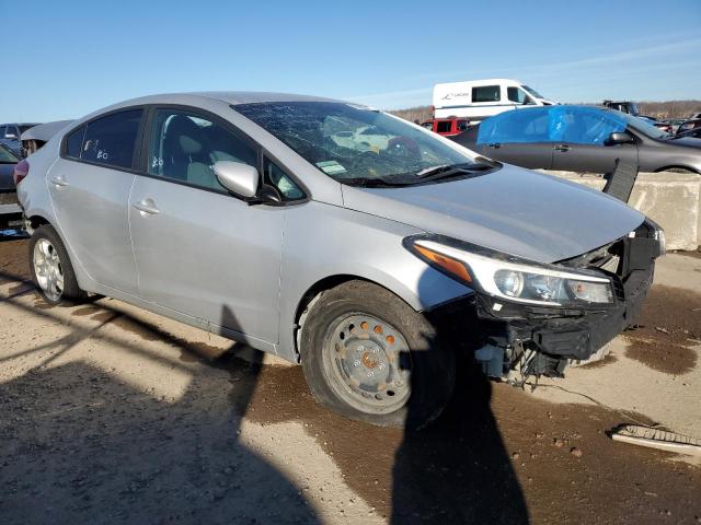 3KPFK4A77JE220333 | 2018 KIA forte lx