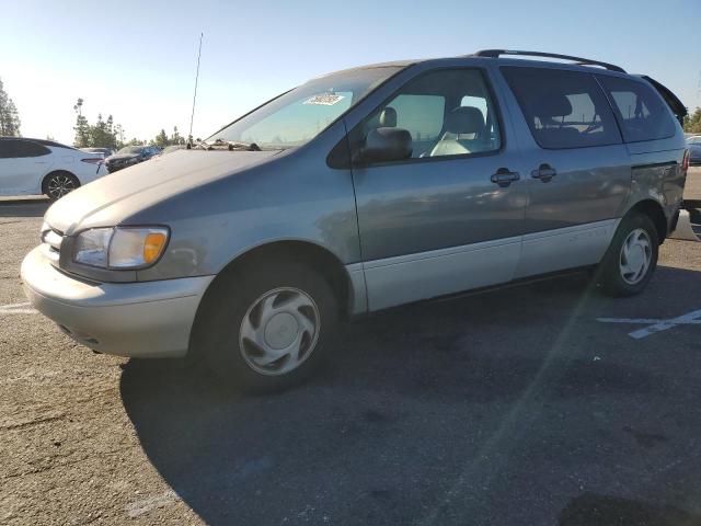 1999 Toyota Sienna LE