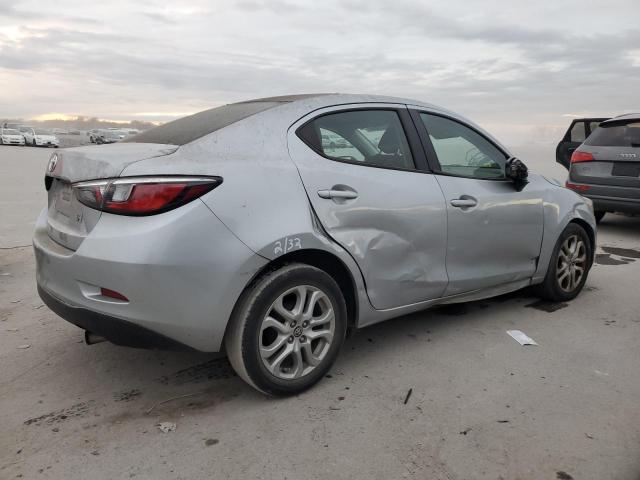  TOYOTA YARIS 2018 Сріблястий