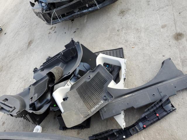 2T3H1RFV1KW002118 Toyota RAV4 LE