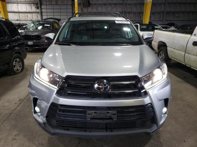 VIN 5TDJZRFH0KS567224 2019 Toyota Highlander, SE no.5