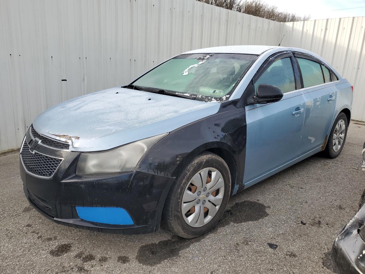 Chevrolet Cruze Blue Carbon Fiber detailing