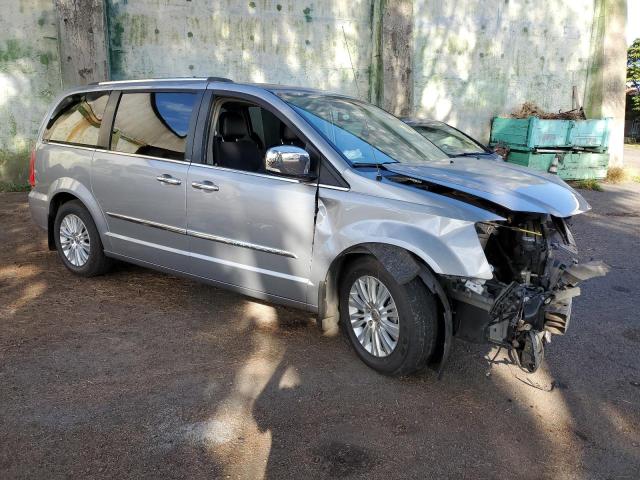 Lot #2339230330 2014 CHRYSLER TOWN & COU salvage car