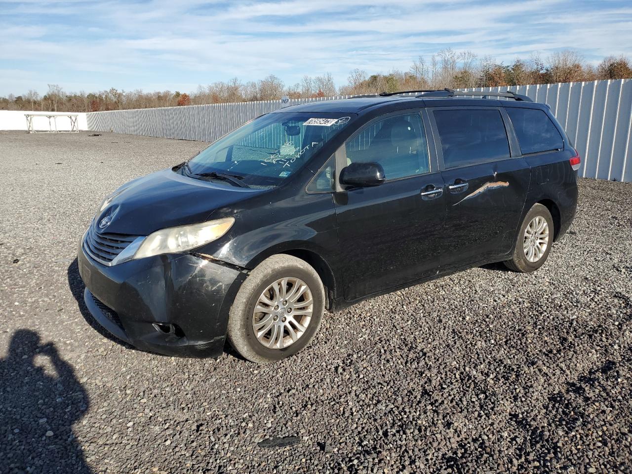 5TDYK3DC3BS106218 2011 Toyota Sienna Xle