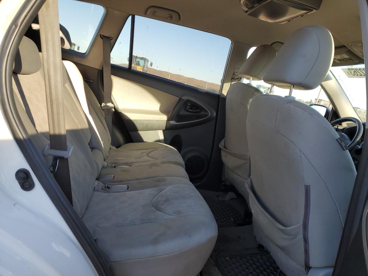 2T3BF4DV8BW082417 2011 Toyota Rav4