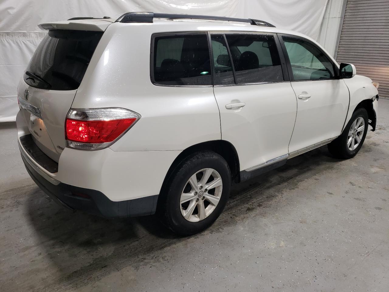 2012 Toyota Highlander Base vin: 5TDBK3EH3CS147577