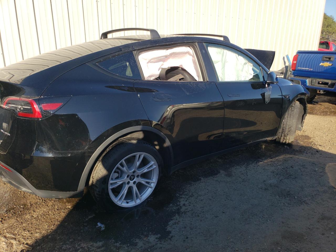 2023 Tesla Model Y vin: 7SAYGDEE0PA059636