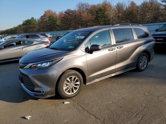 2022 Toyota Sienna XLE