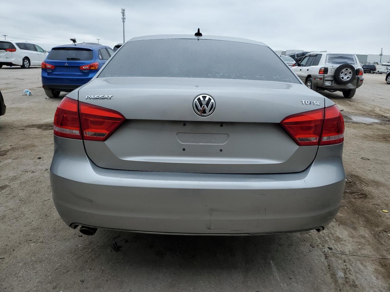 1VWBN7A38DC132629 2013 Volkswagen Passat Se