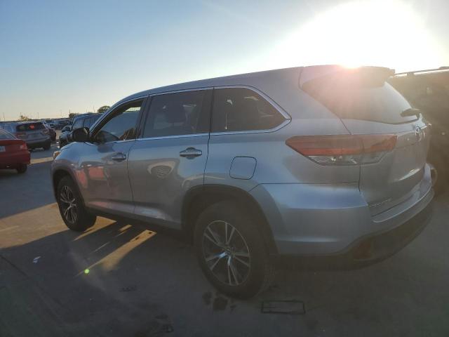 VIN 5TDZARFH8KS055267 2019 Toyota Highlander, LE no.2