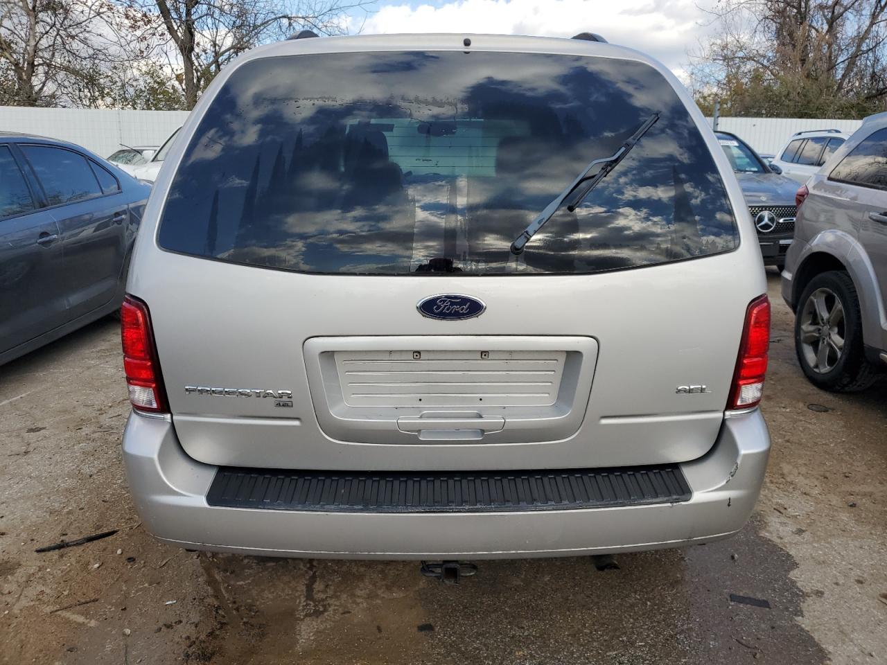 2FMZA52254BA70660 2004 Ford Freestar Sel