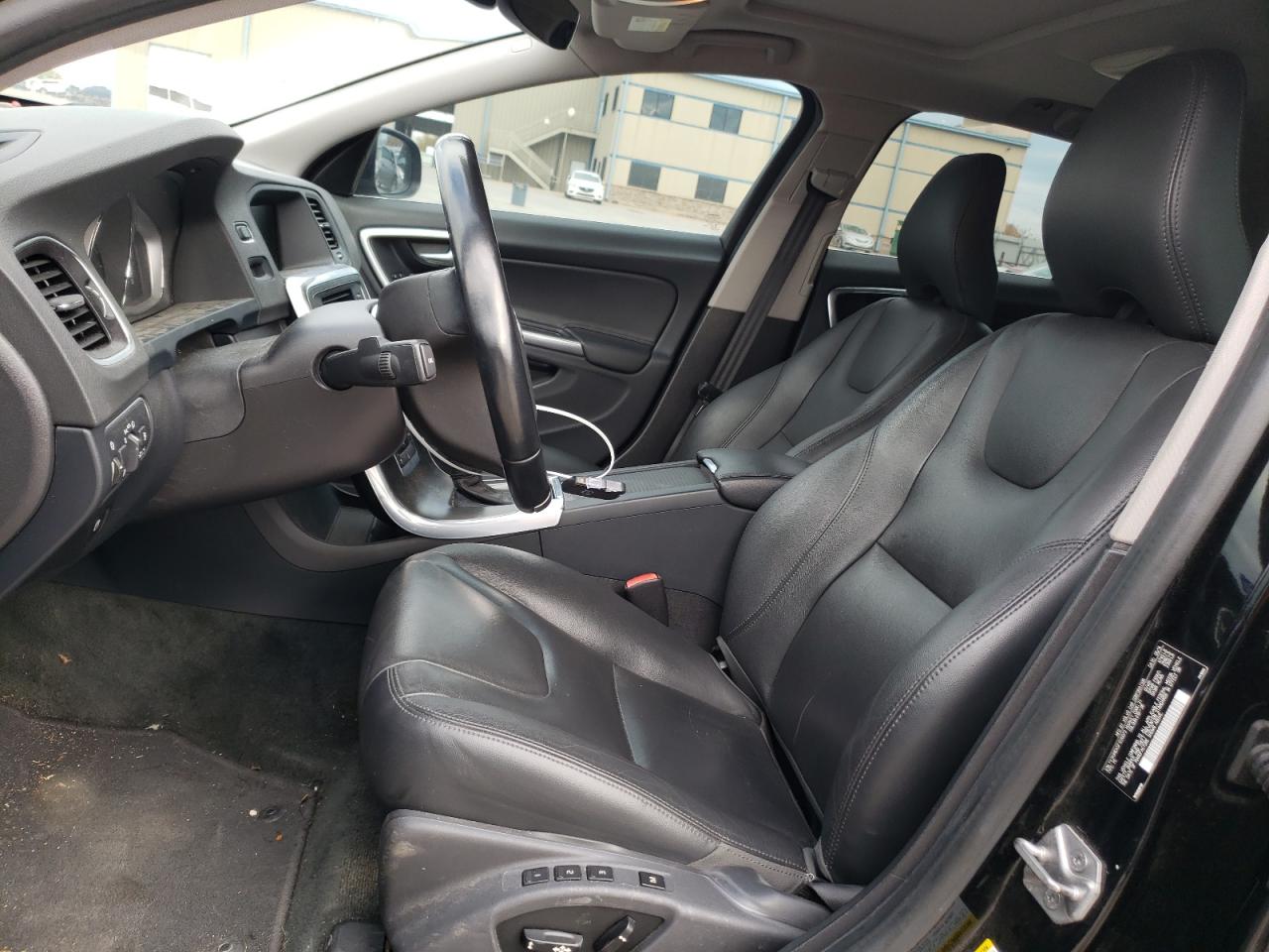 yv140mek5f1220072 YV140MEK5F1220072 2015 Volvo V60 Premier