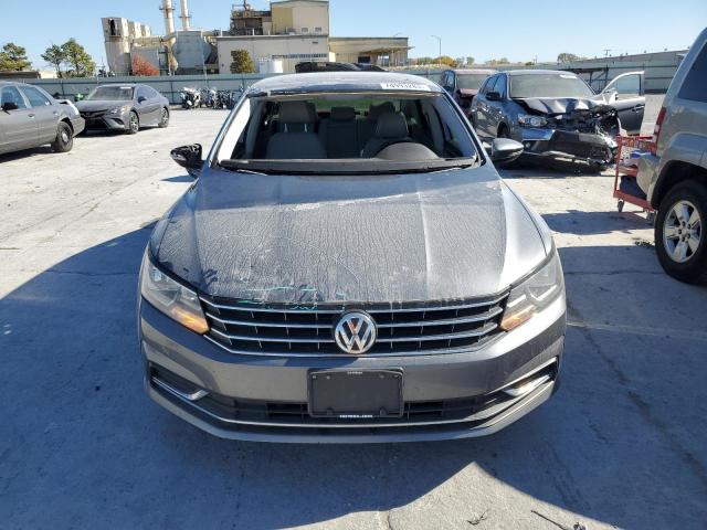 2018 Volkswagen Passat - Image 5