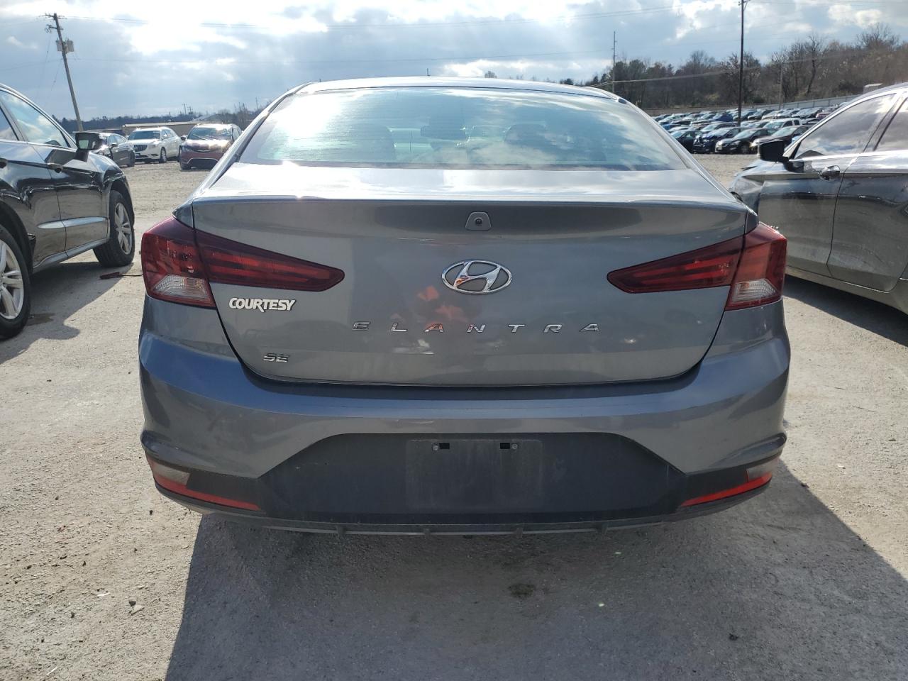 2019 Hyundai Elantra Se vin: KMHD74LF2KU833732