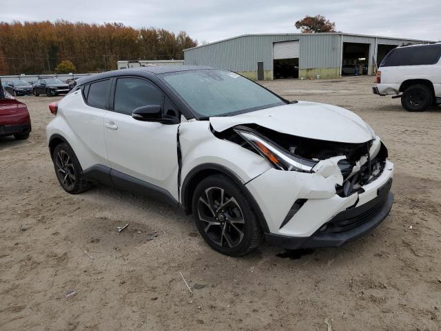 NMTKHMBX0KR084564 Toyota C-HR XLE 4