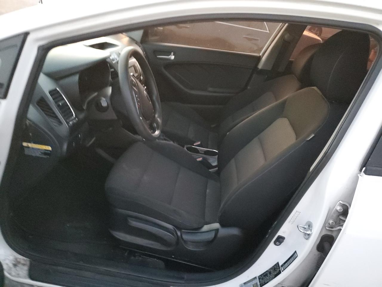 3KPFK4A71HE017562 2017 Kia Forte Lx