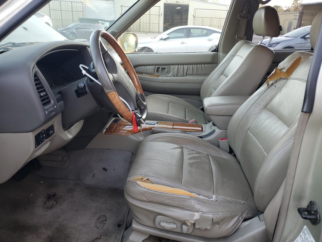 JNRDR09Y31W215855 2001 Infiniti Qx4