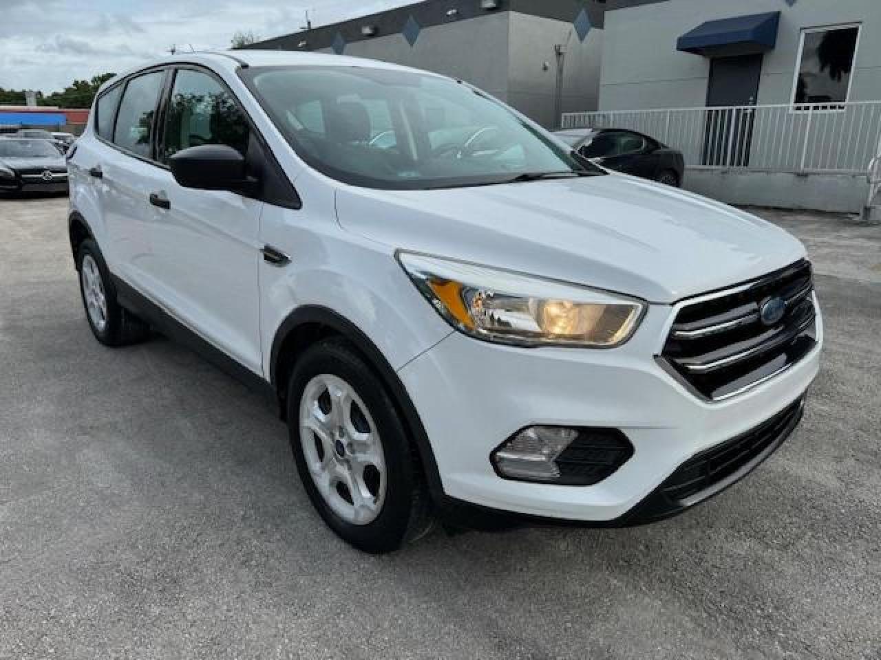 VIN: 1FMCU0F75HUB26568 2017 FORD ESCAPE