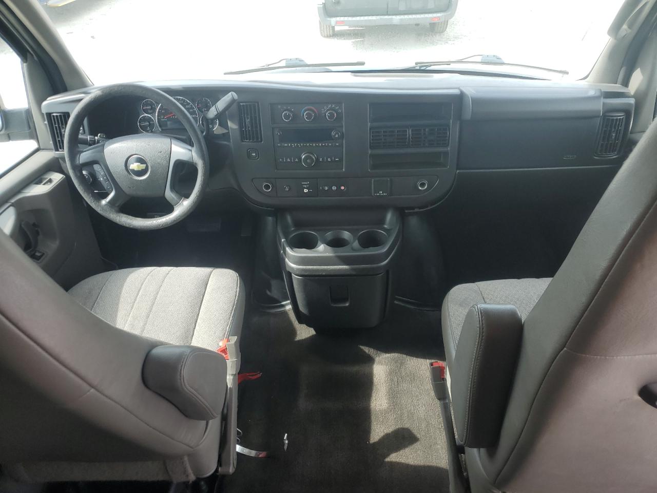 1GAZG1FG7F1216212 2015 Chevrolet Express G3500 Lt