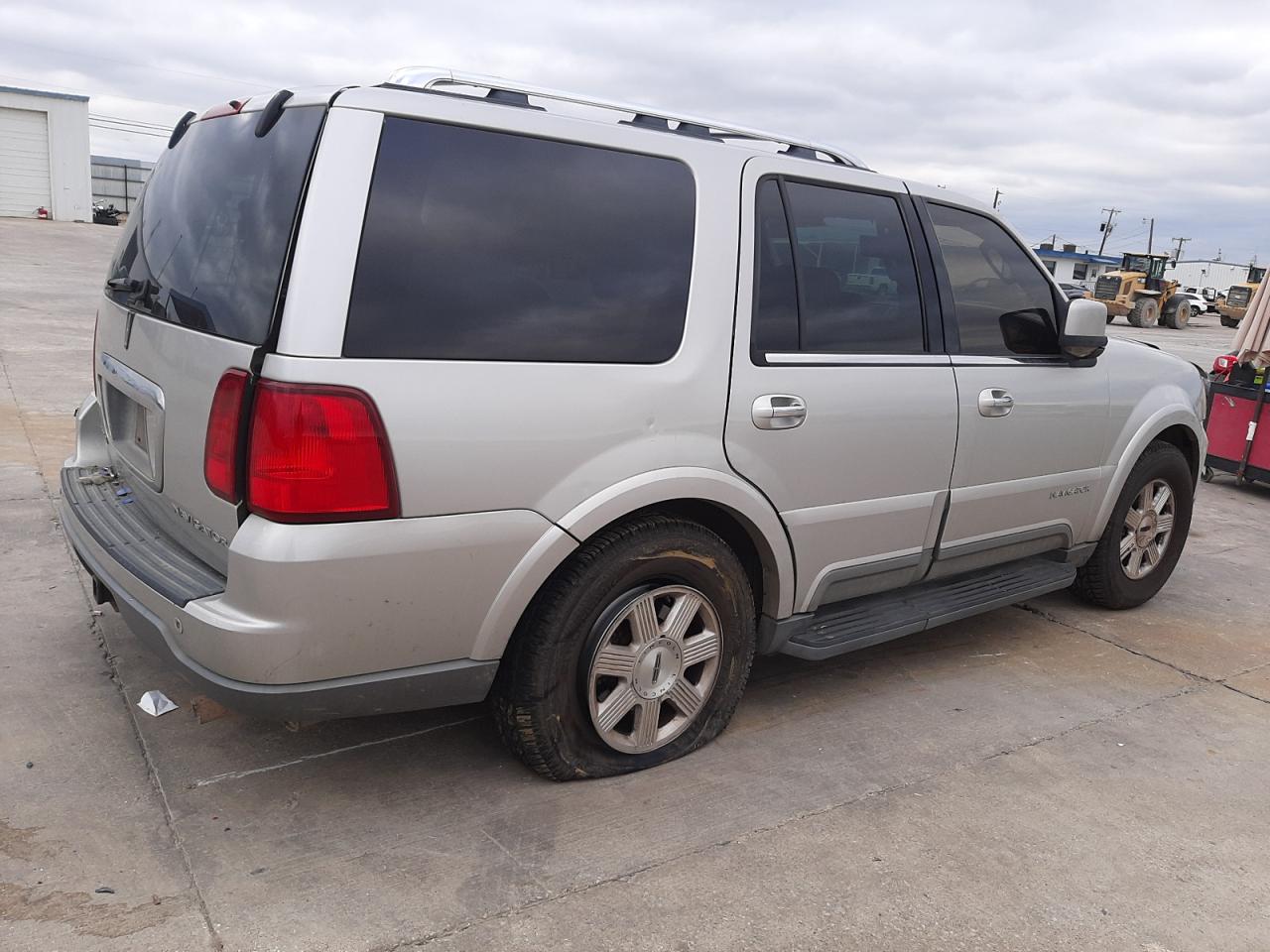 5LMFU27R24LJ22743 2004 Lincoln Navigator