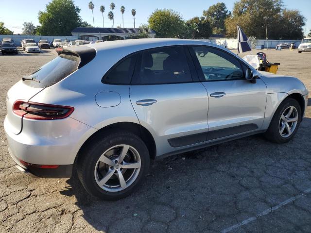 VIN WP1AA2A58JLB10932 2018 Porsche Macan no.3