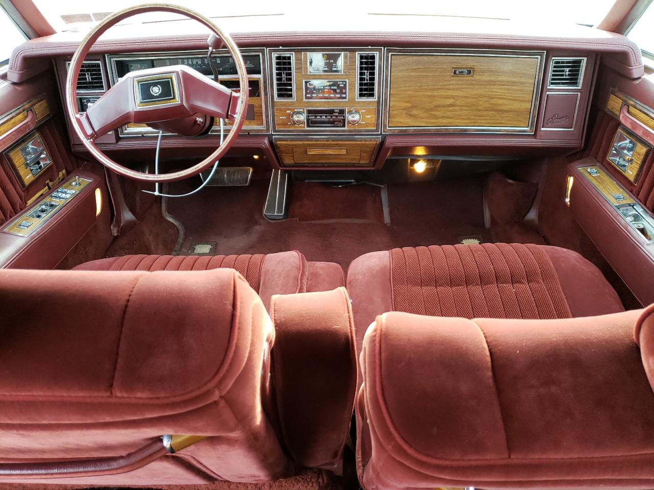 1G6AS6981DE806385 1983 Cadillac Seville