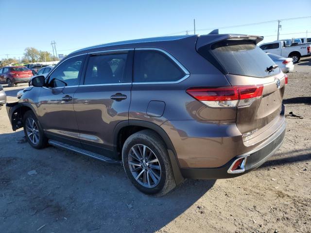 VIN 5TDJZRFH7KS726806 2019 Toyota Highlander, SE no.2