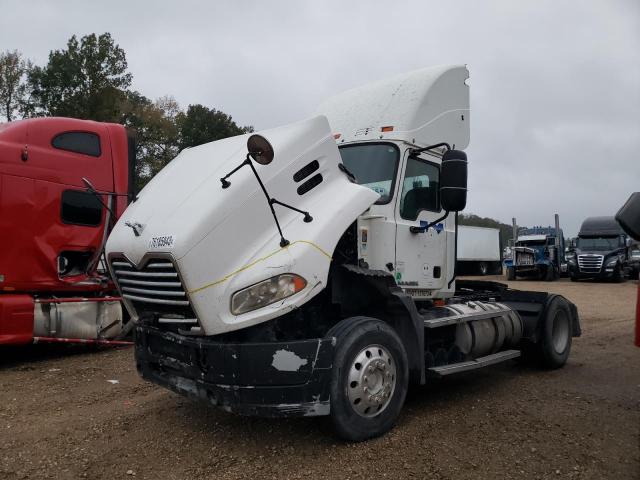 MACK 600 CXU600 2009 white tractor diesel 1M1AW01Y49N001904 photo #3