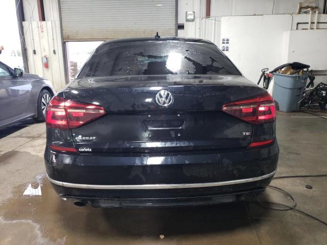  VOLKSWAGEN PASSAT 2018 Чорний