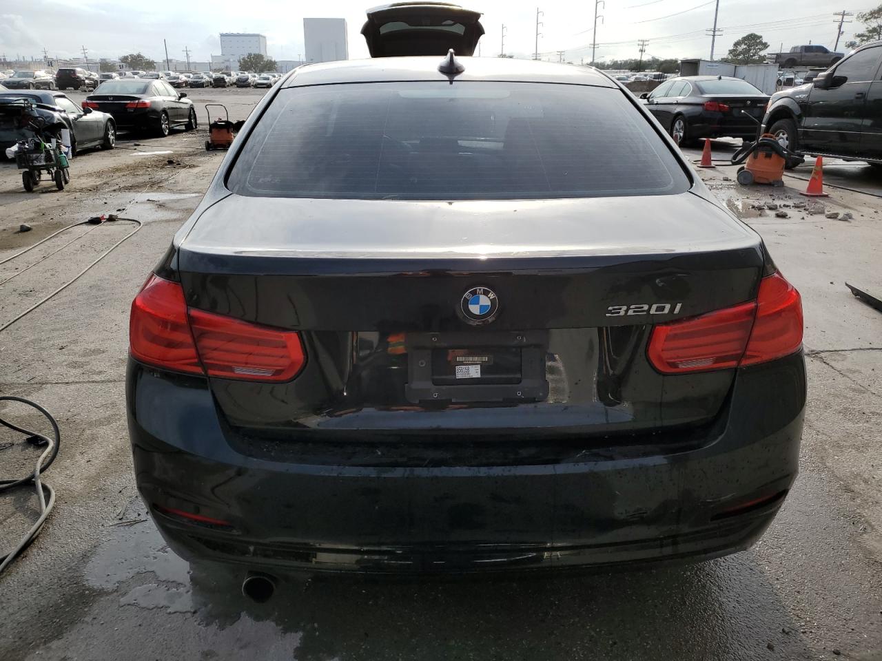 WBA8A9C54HK620066 2017 BMW 320 I