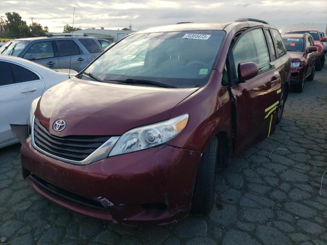 Lot #2370714823 2014 TOYOTA SIENNA LE salvage car