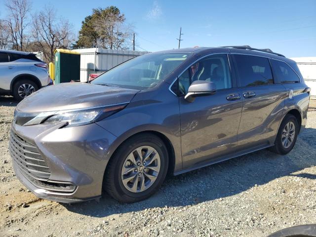 2022 Toyota Sienna LE