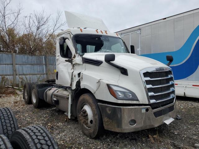Lot #2414346977 2022 FREIGHTLINER CASCADIA 1 salvage car