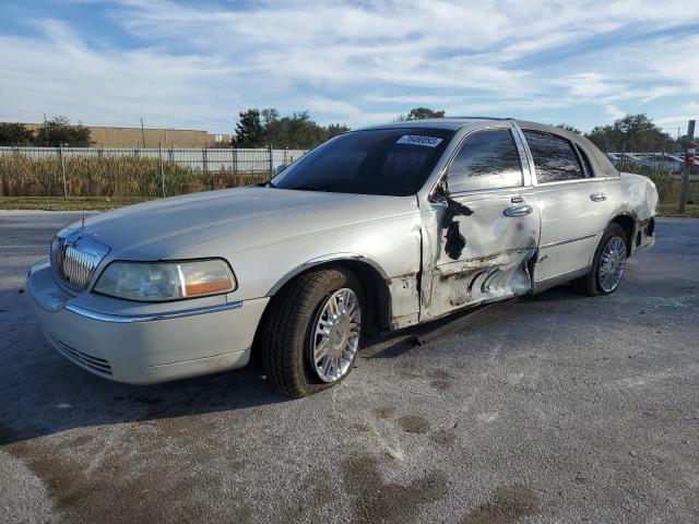 2006 Lincoln Town Car Signature Limited