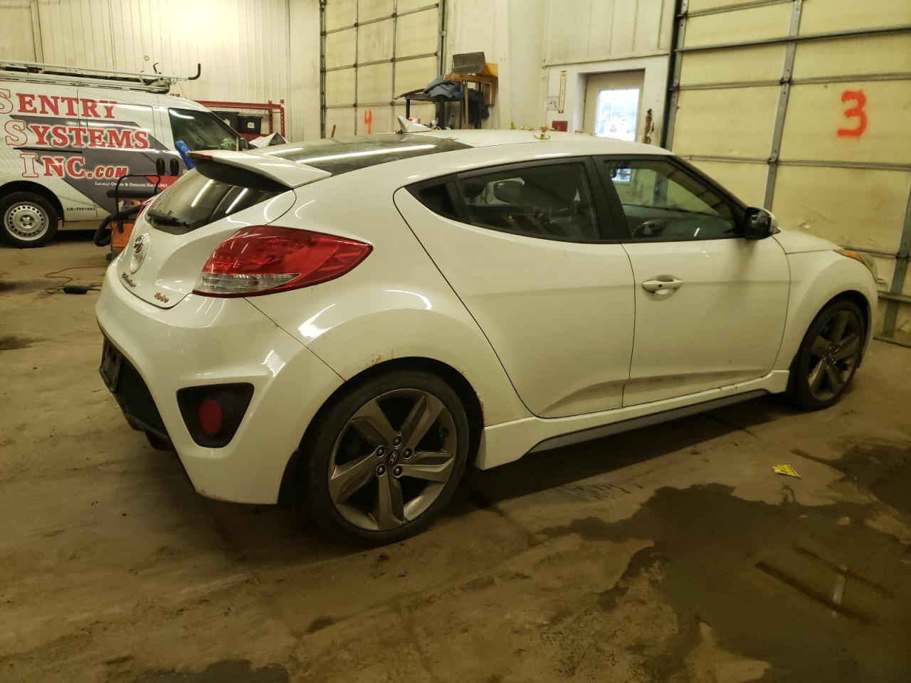 KMHTC6AE9FU237617 2015 Hyundai Veloster Turbo