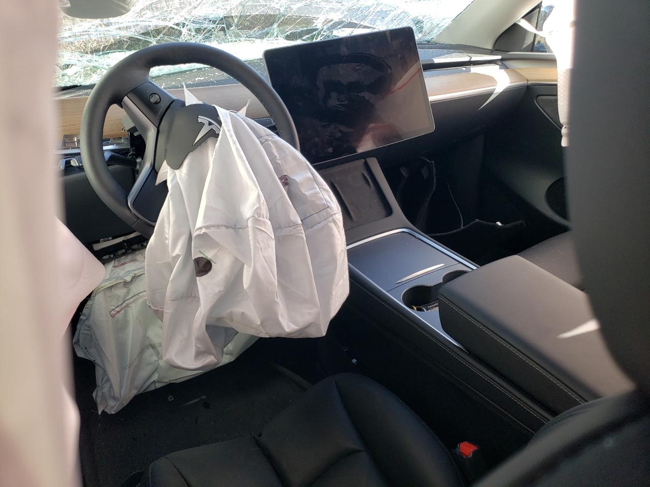 2023 Tesla Model Y vin: 7SAYGDEE0PA059636