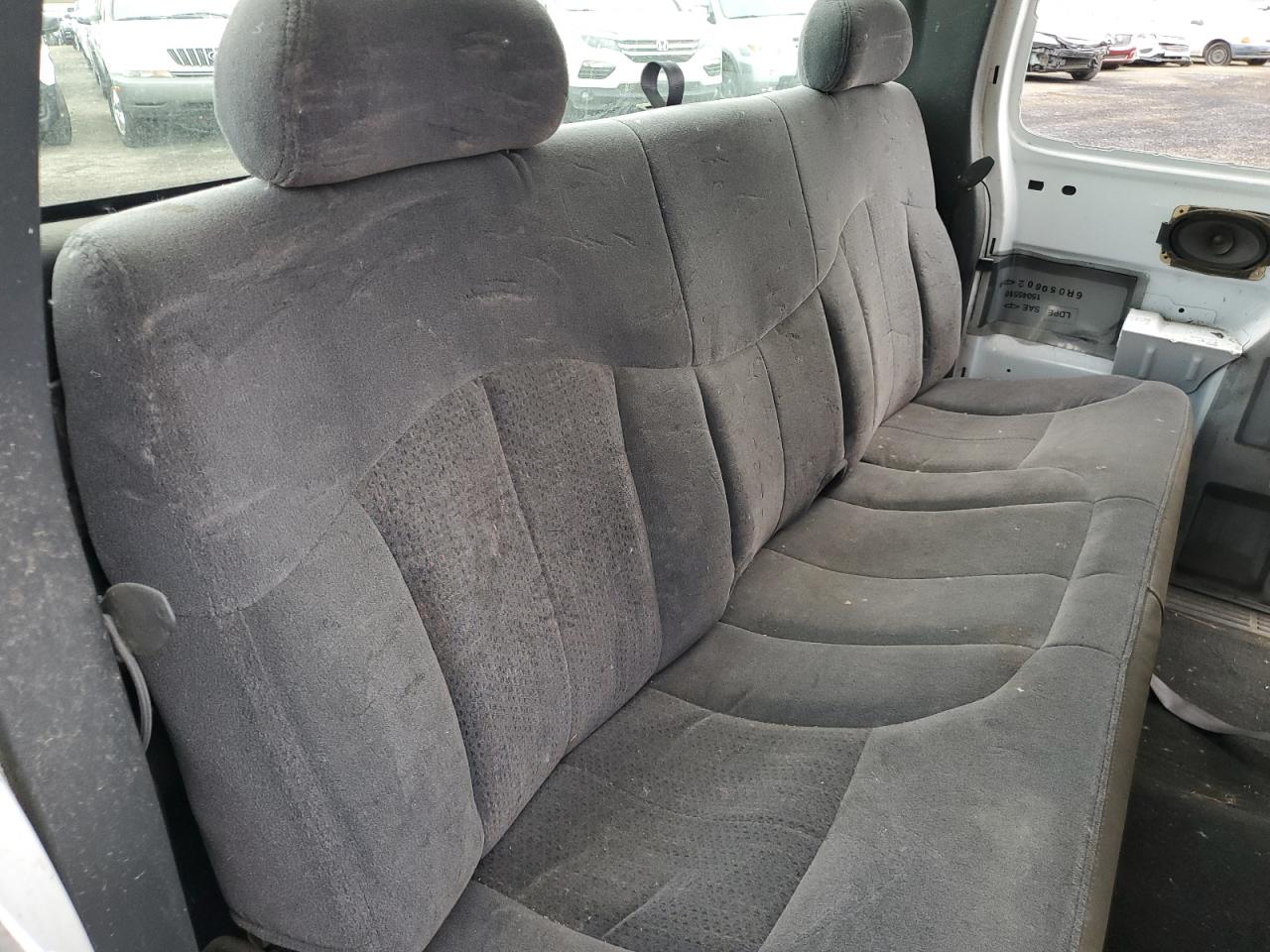 1GCEC19V62Z326837 2002 Chevrolet Silverado C1500