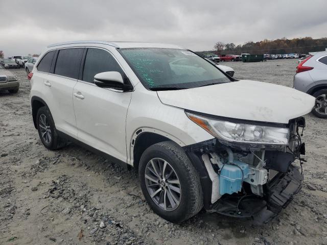 VIN 5TDJZRFH2KS568651 2019 Toyota Highlander, SE no.4