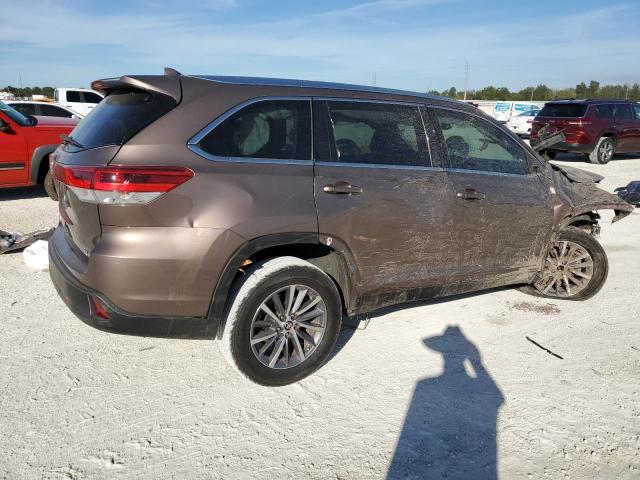 VIN 5TDKZRFH6KS340138 2019 Toyota Highlander, SE no.3